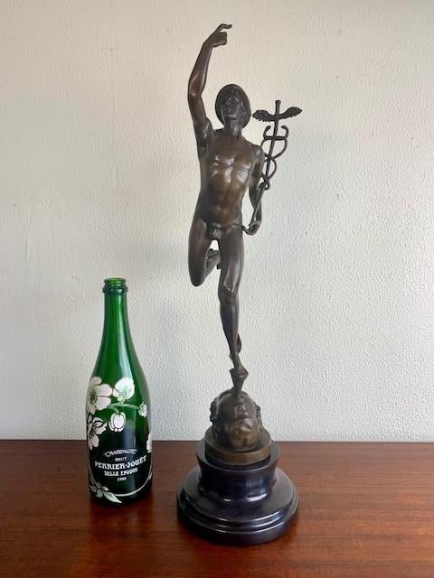 Bronzen beeld Mercurius Hermes naar Giambologna Gesigneerd, Statue, Enlèvement ou Envoi, Brun, Marqué