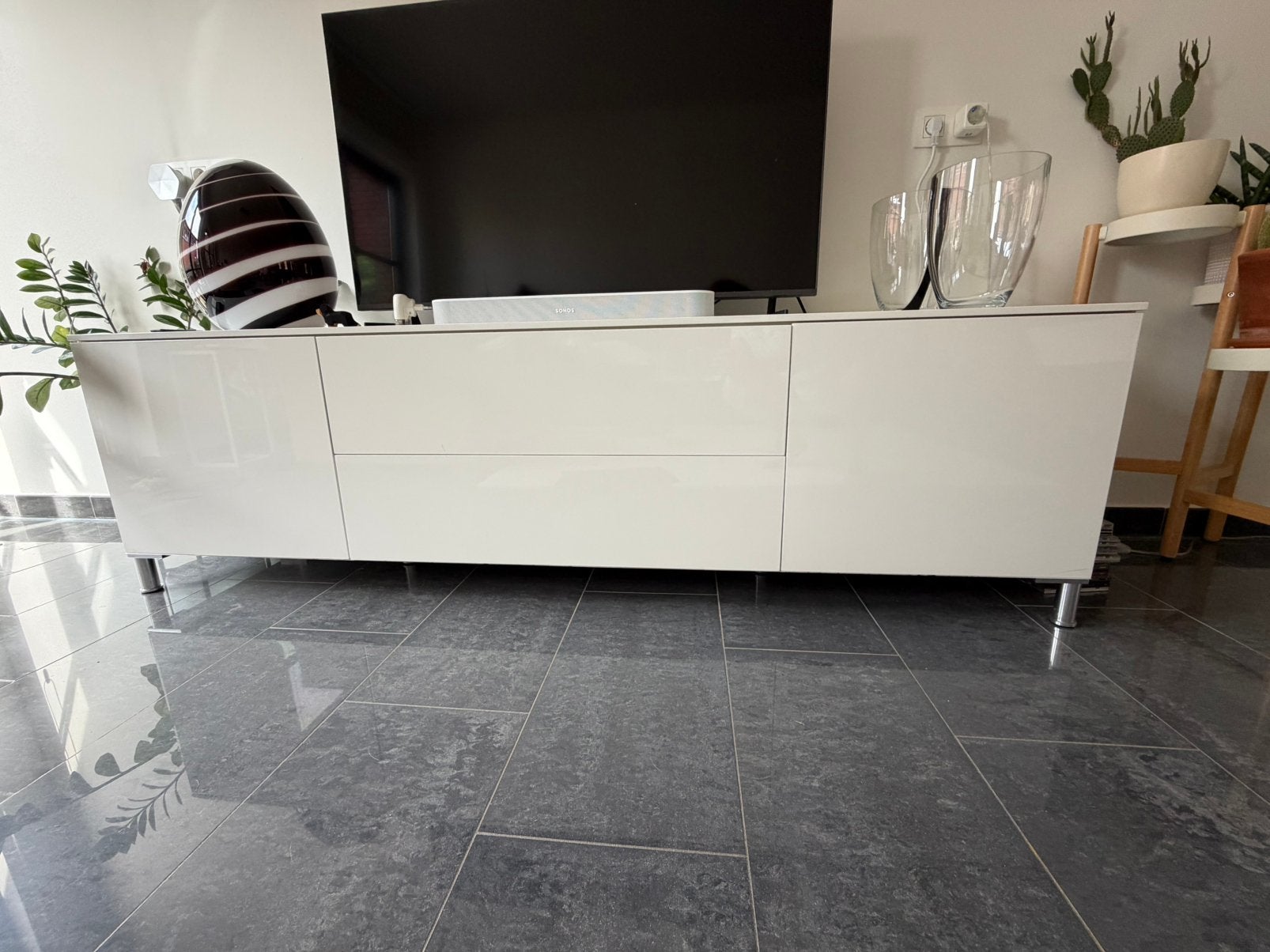 Hoogglans witte tv kast, Huis en Inrichting, Ophalen, Overige materialen, 150 tot 200 cm, Zo goed als nieuw