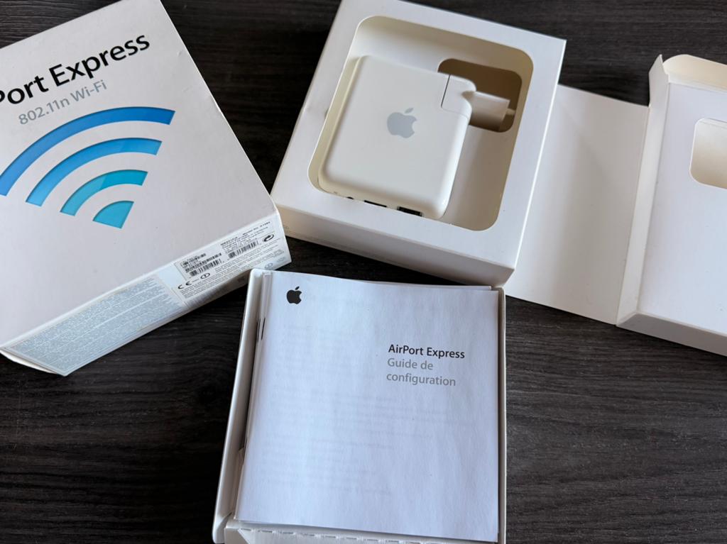 Apple MB321Z/A, Computers en Software, Accesspoints, Ophalen of Verzenden
