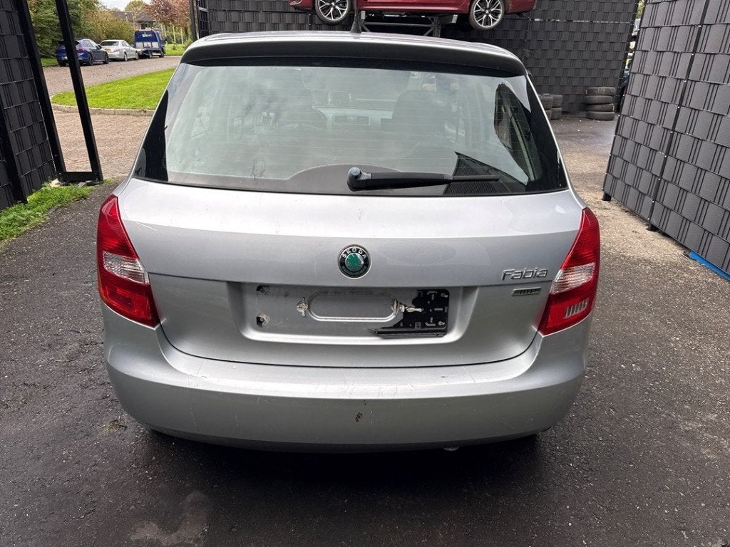PARE-CHOCS ARRIÈRE Skoda Fabia II (5J) (|5J6807421H|), Autos : Pièces & Accessoires, Arrière, Pare-chocs, Utilisé, Info@skoda-auto.de