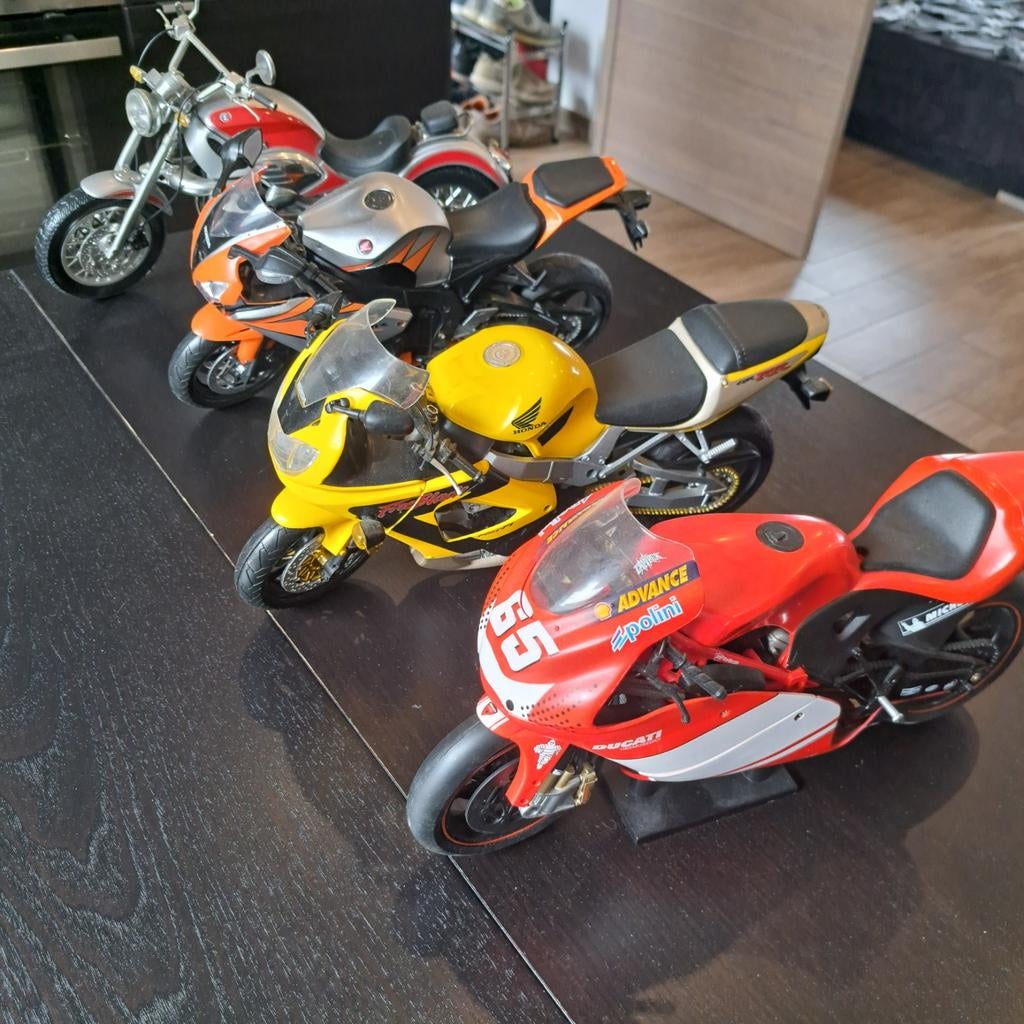 Set motorfietsen voor verzamelaars in 1/6