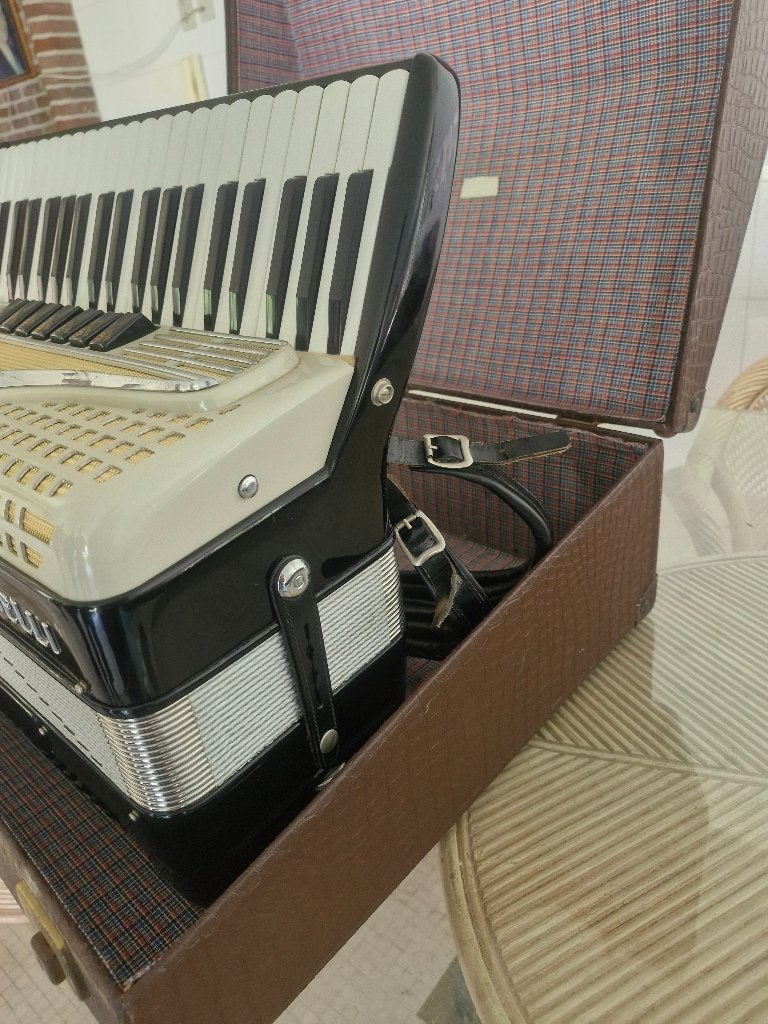 Un accordéon vintage Crucianelli parfait, Enlèvement, Comme neuf, Autres marques, Avec bretelles