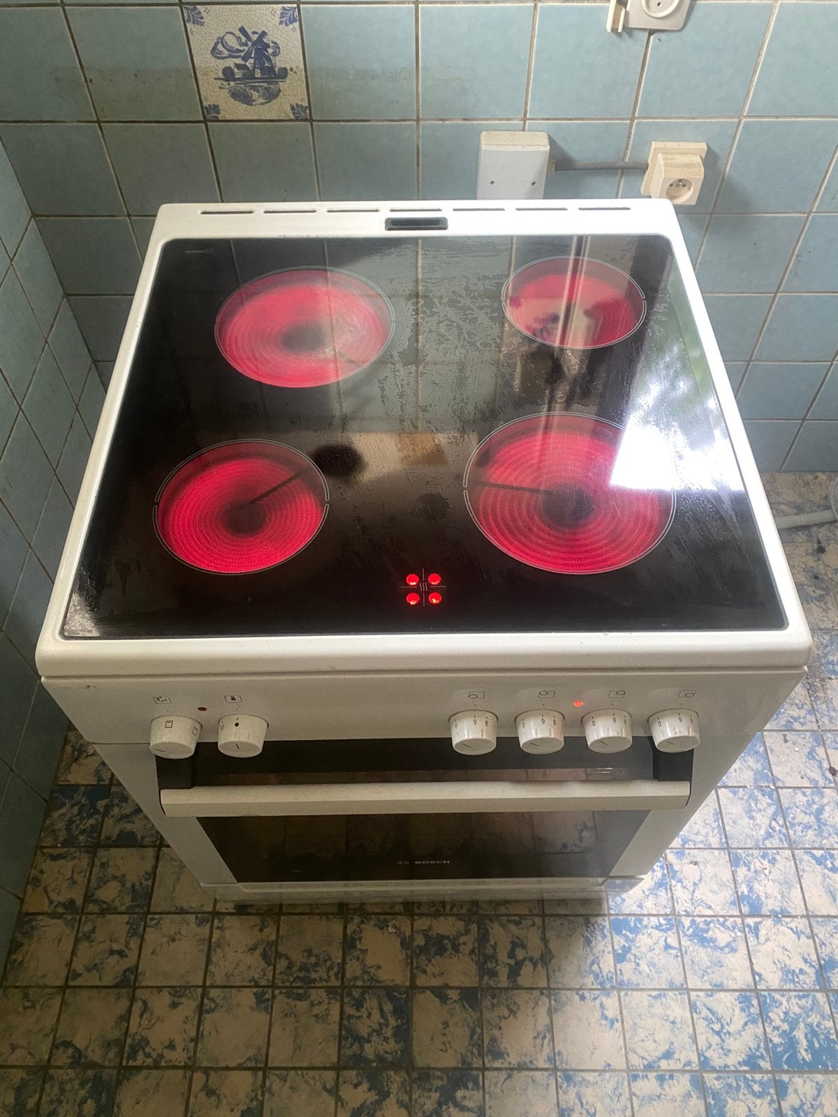 Cuisiniere electrique Bosch, Enlèvement, Comme neuf