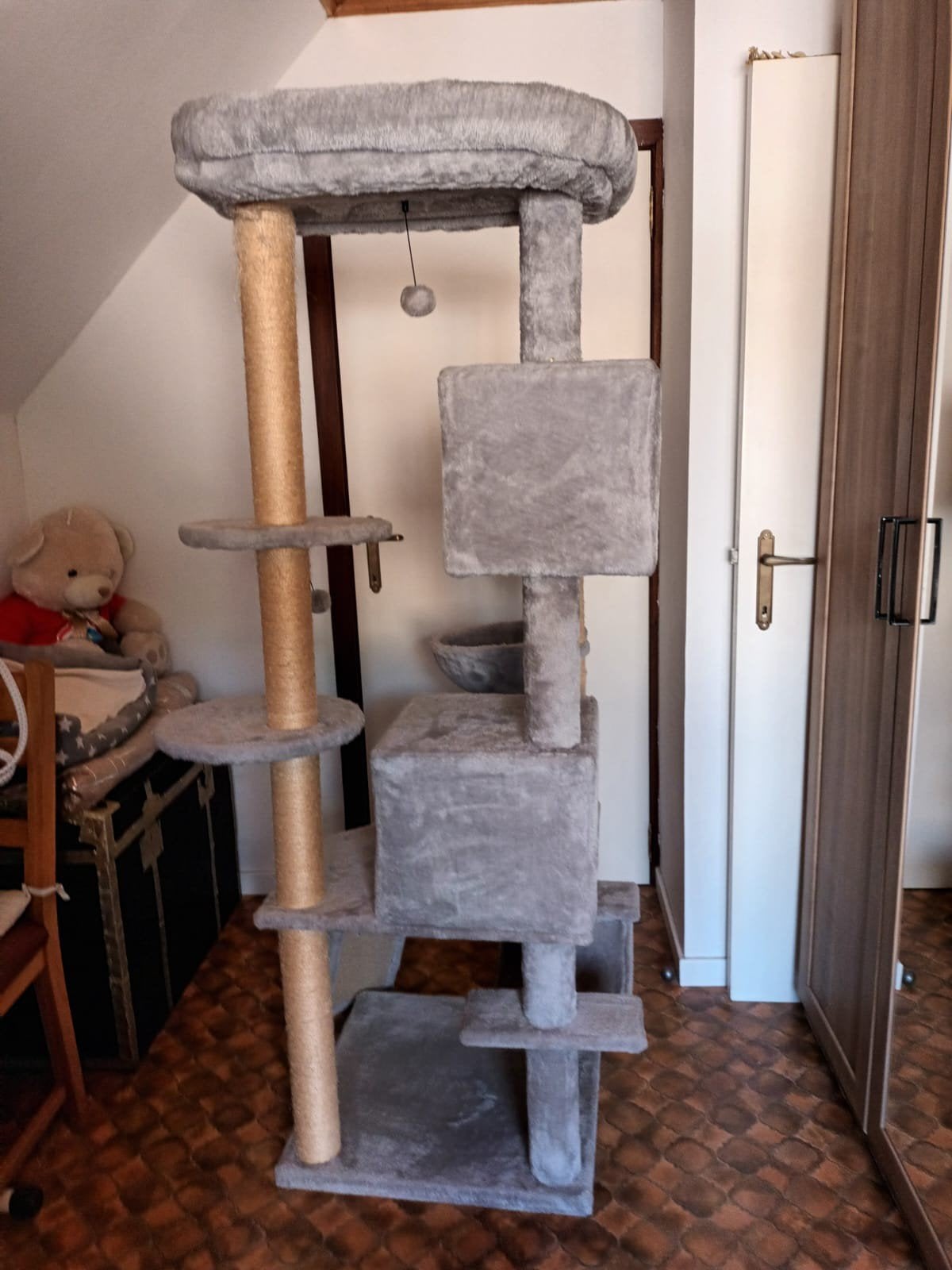 un nouveau griffoir coûte 135 euros.. 2 ans 65 euros 0 maint, Enlèvement ou Envoi, Griffoir