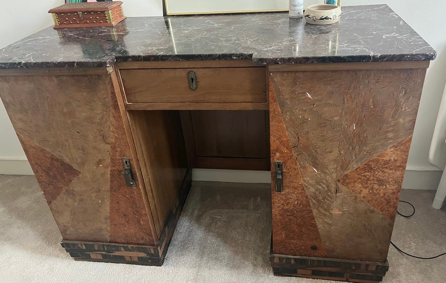 Art Deco bureau met marmeren blad en geometrisch fineer, Huis en Inrichting, Ophalen