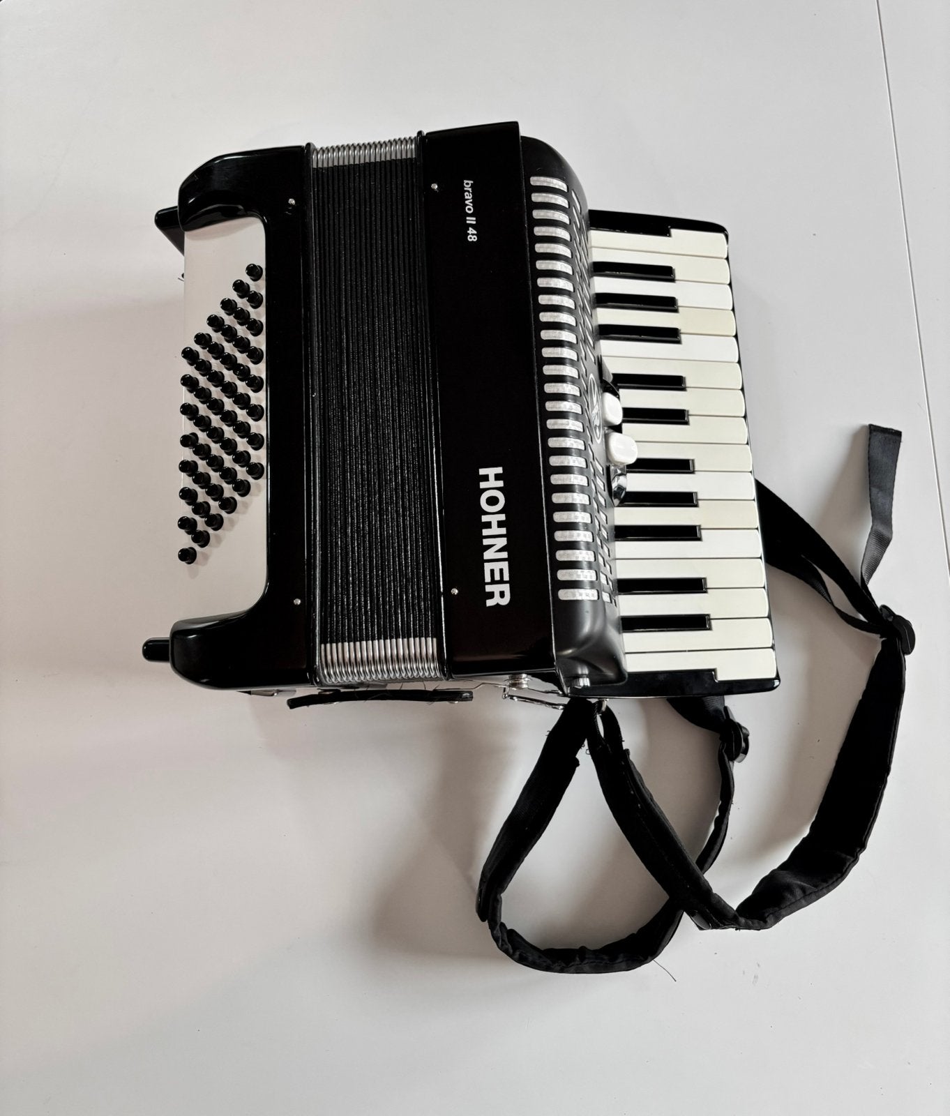 Hohner Bravo II 48 - zwarte accordeon - incl draagtas, Muziek en Instrumenten, Accordeons, Ophalen, Hohner