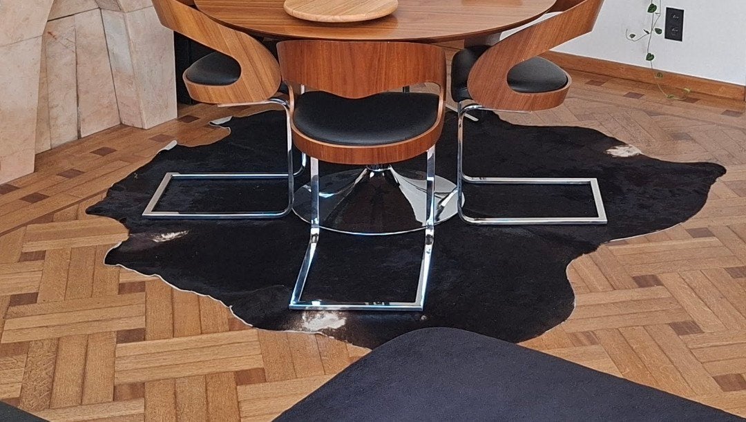 Koeienhuid zwart, Ophalen