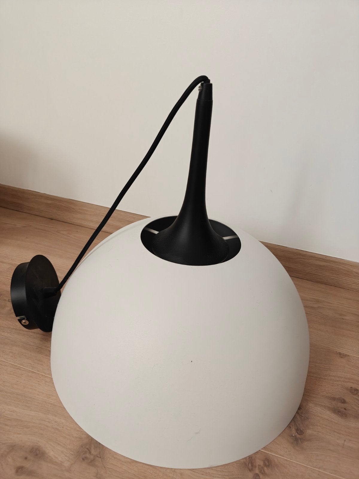 Witte lamp Lucide, Ophalen