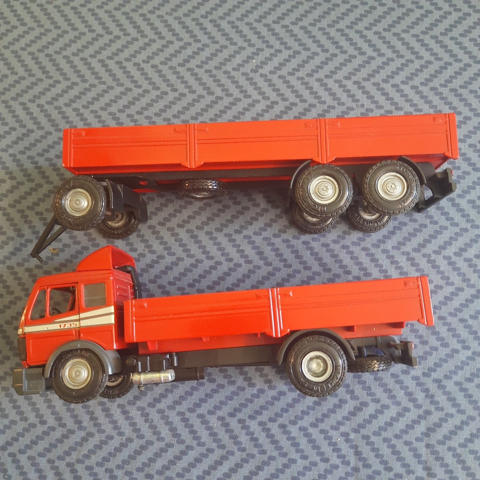 NZG Modelle*1/43*MERCEDES 1735 + AANHANGER* VINTAGE *, Ophalen, Zo goed als nieuw, Bus of Vrachtwagen, Overige merken