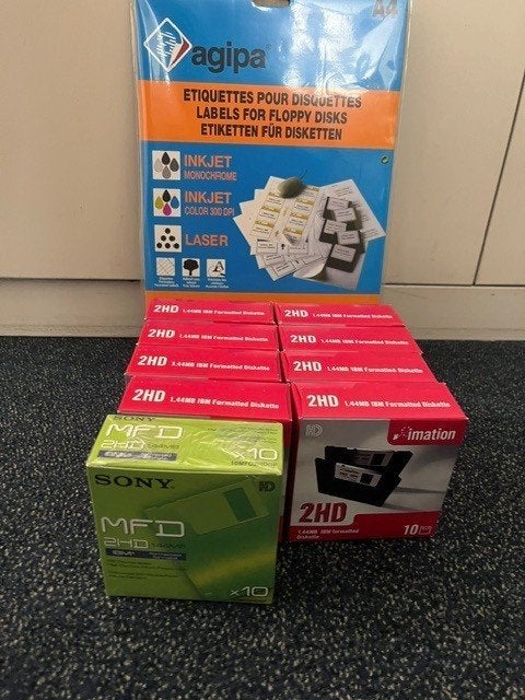 Lot van 9 doosjes blanco floppy disks – Volledig Nieuw, Computers en Software, Beschrijfbare discs, Nieuw, Overige typen, Ophalen