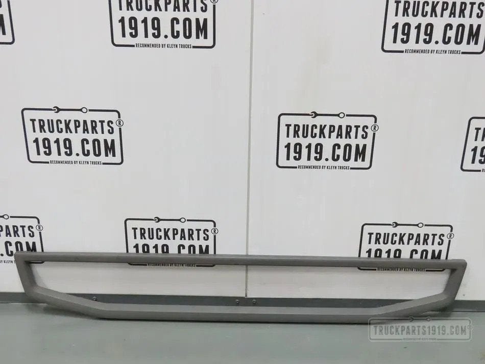 Volvo 82177794 |  Sierstrip ondergrille, Autos : Pièces & Accessoires, Pièces camion, Enlèvement, Utilisé, Volvo, Carrosserie et Tôlerie