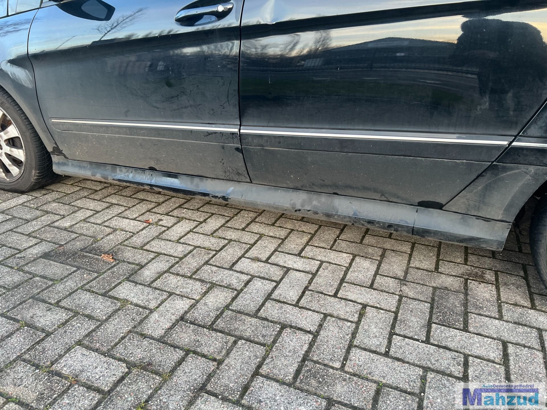 Bas de caisse gauche noir 191 pour Mercedes Classe B W245 (2, Autos : Pièces & Accessoires, Mercedes-Benz AG, Mercedes-Benz, Utilisé