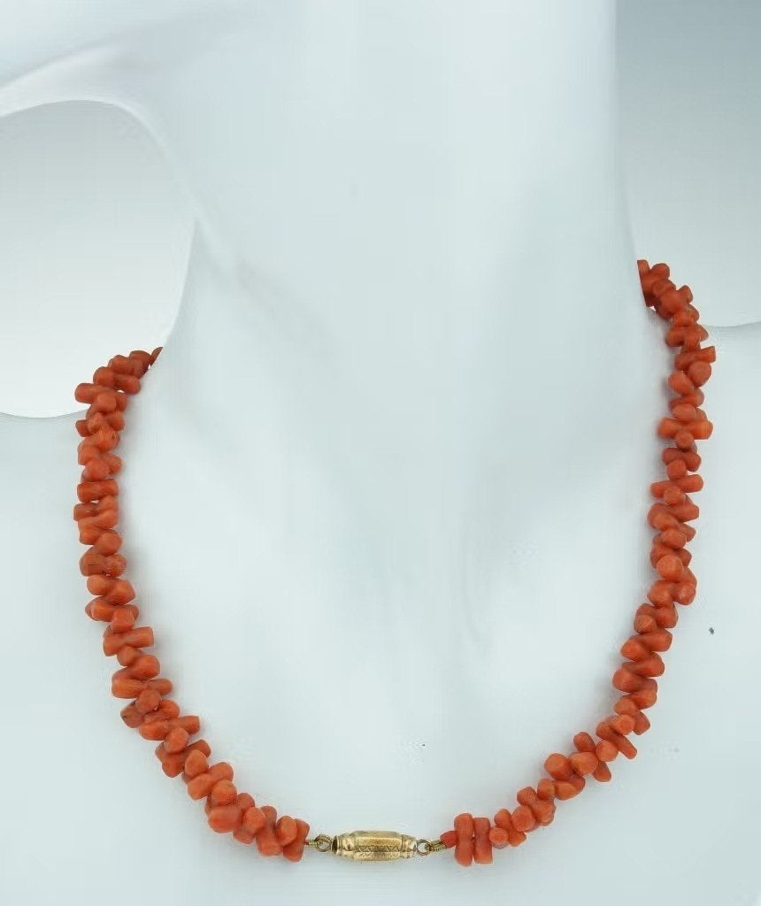 Bloedkoraal antieke ketting 14k gouden fraai pijp slot dames, Ophalen of Verzenden, Ketting, Met edelsteen
