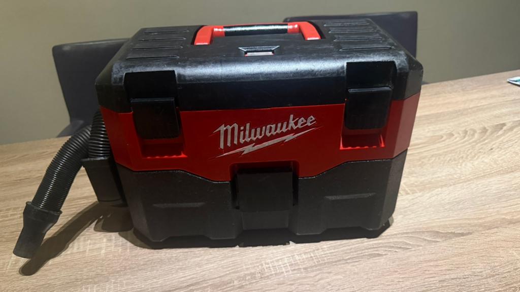 Milwaukee M18 VC 7,5 L, Enlèvement, Remplie, Comme neuf