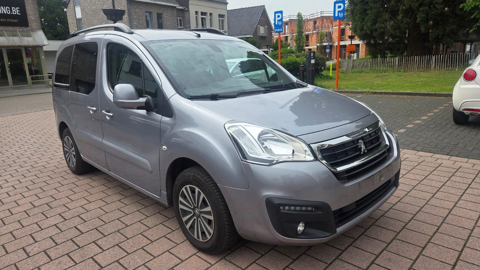 PEUGEOT PARTNER PIPEE  1.6 BENZIN bj2017, Auto's, Euro 6, Handgeschakeld, Particulier, Parkeersensor
