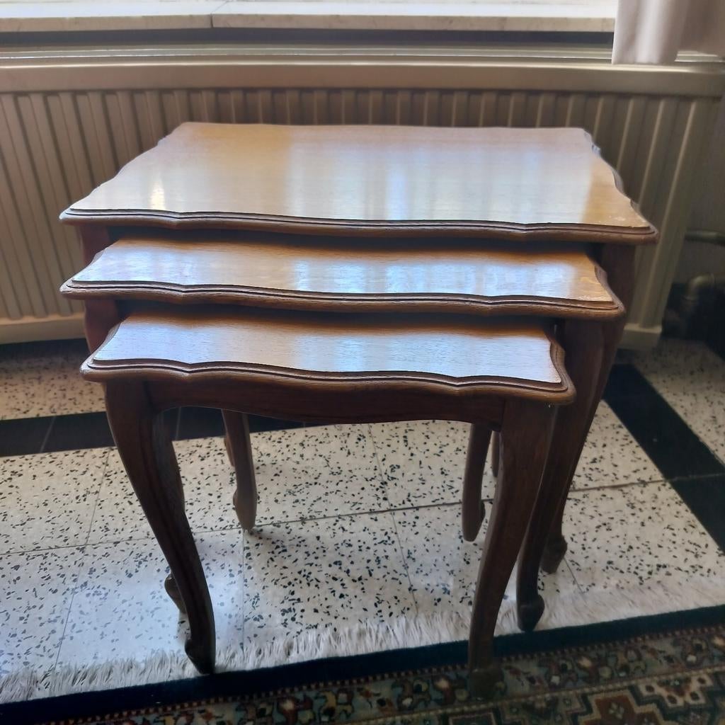 Set bijzettafeltjes, Ophalen