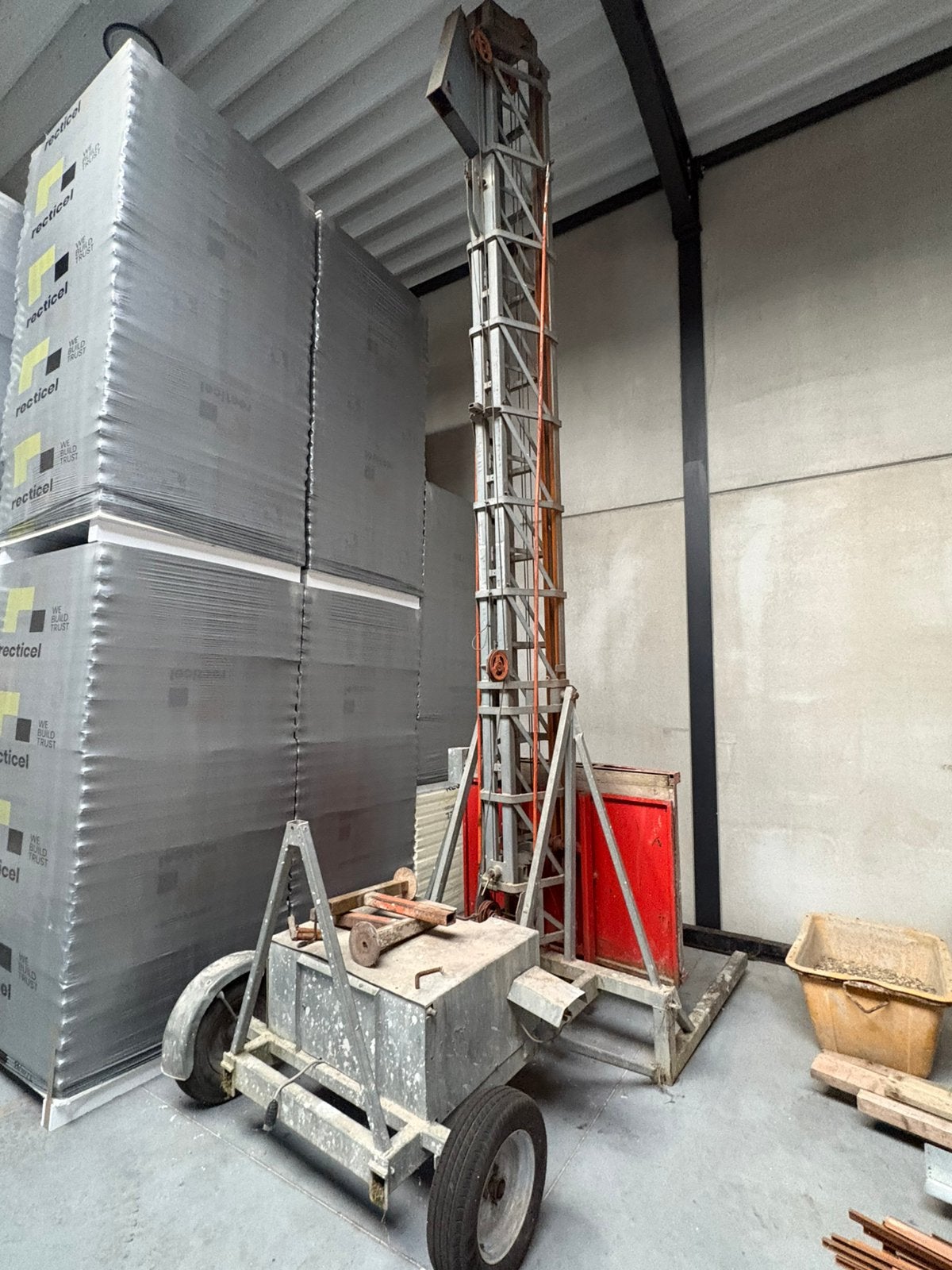 Bouwlift-uitschuifbaar- draadloos, Doe-het-zelf en Bouw, Ophalen, Gebruikt, Bouwlift