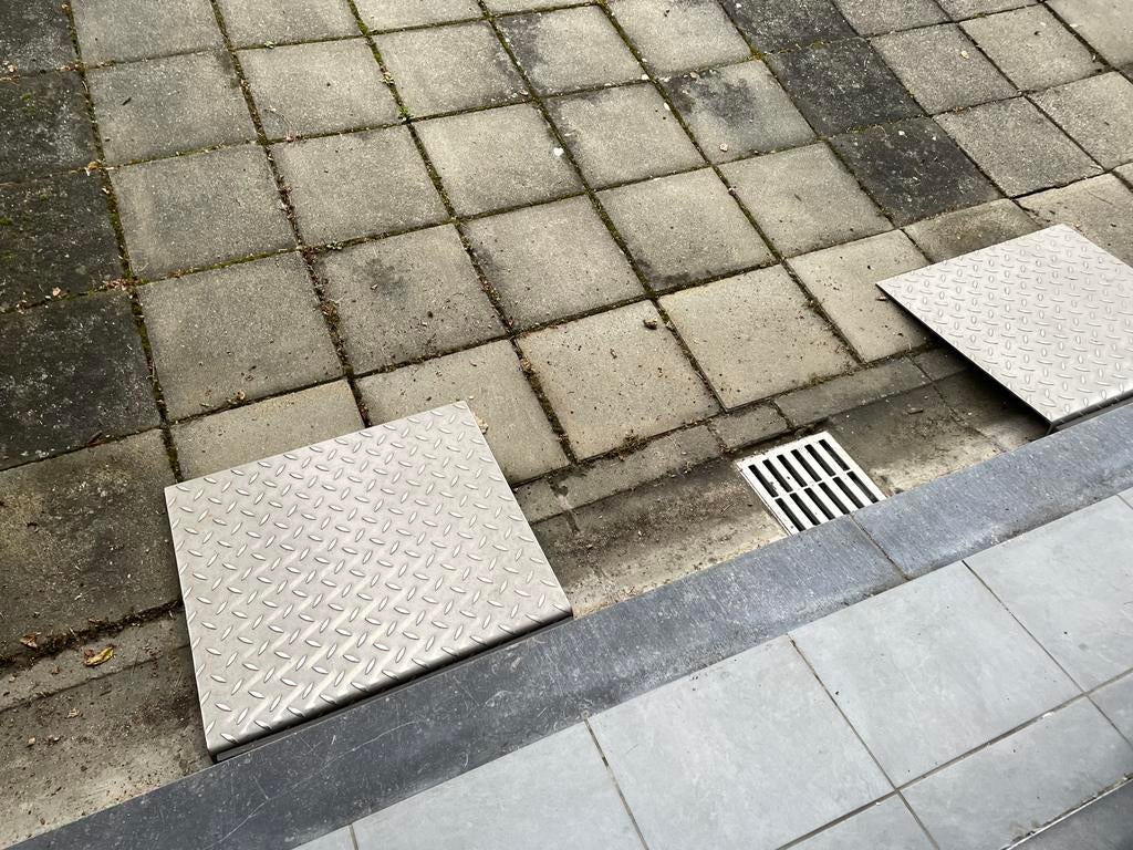 Plaques d'entrée pour porte de garage