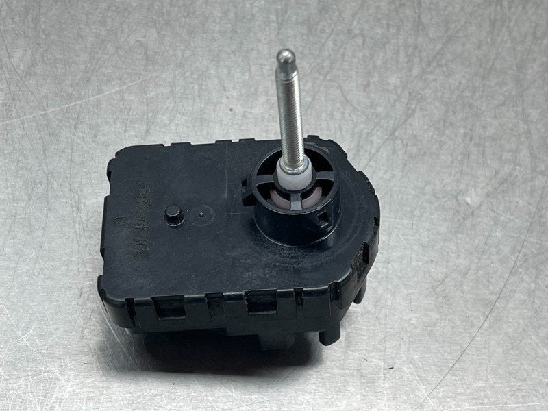 KOPLAMPMOTOR Toyota Land Cruiser (J15) (|LANDCRUISER|), Auto-onderdelen, Gebruikt, Toyota