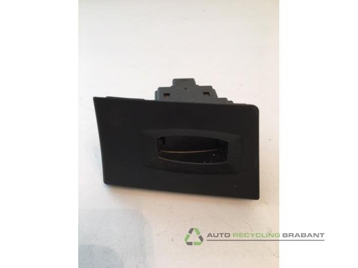 Lecteur de carte SD d'un BMW 3-Serie, -, 3 mois de garantie, Utilisé, -