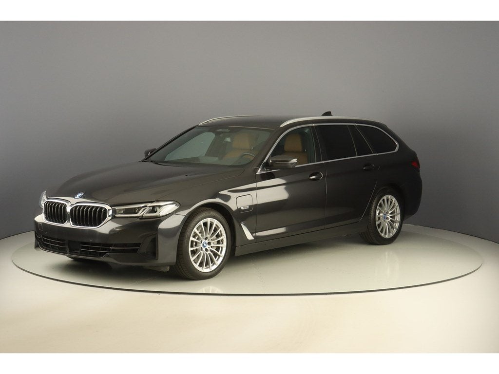 BMW 520 e Touring 204pk Pack Drive Assist, Automaat, Euro 6, Bruin, 5 deurs