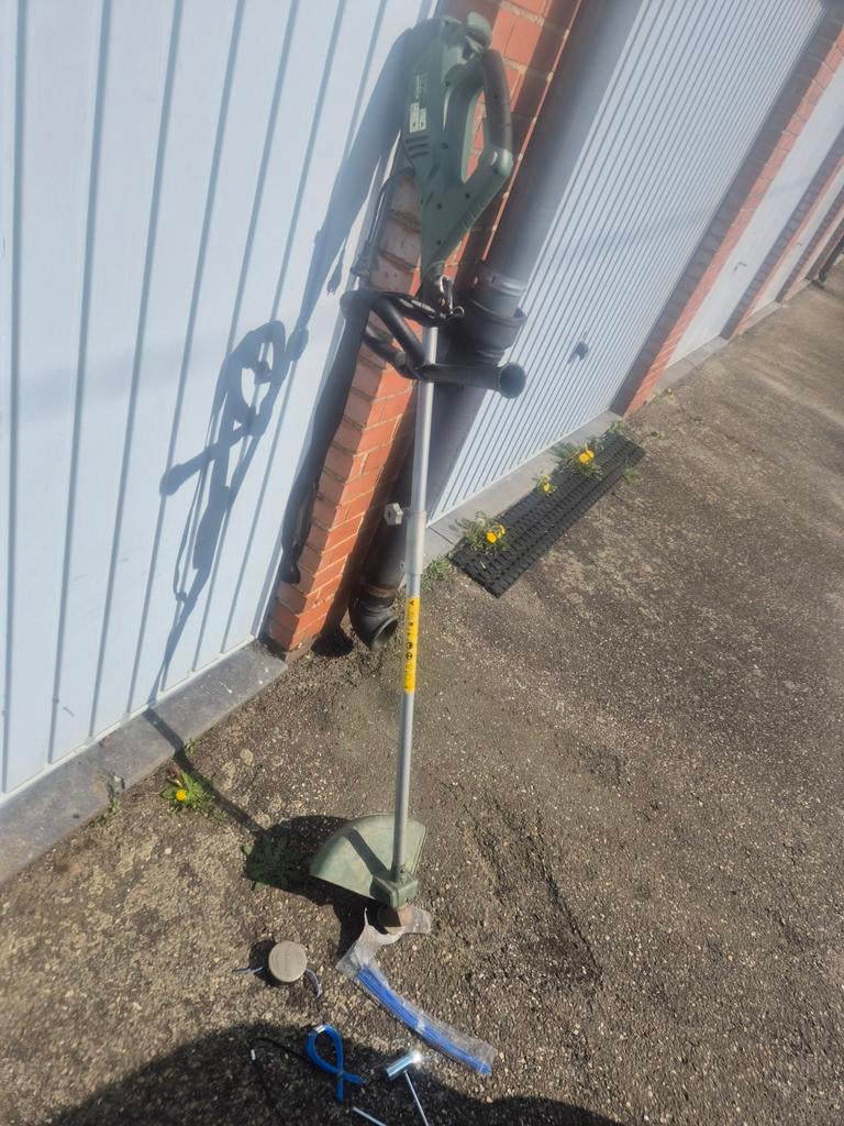 Bosch krachtige bosmaaier, Ophalen, Accu