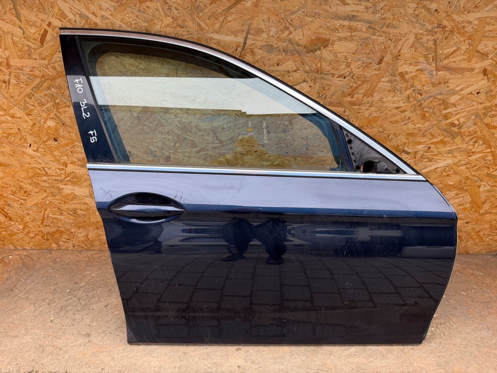 Porte droite BMW F10 F11 F11, Petuelring 130
80788  Munich, DE, Info@bmw.de, Droite, Utilisé