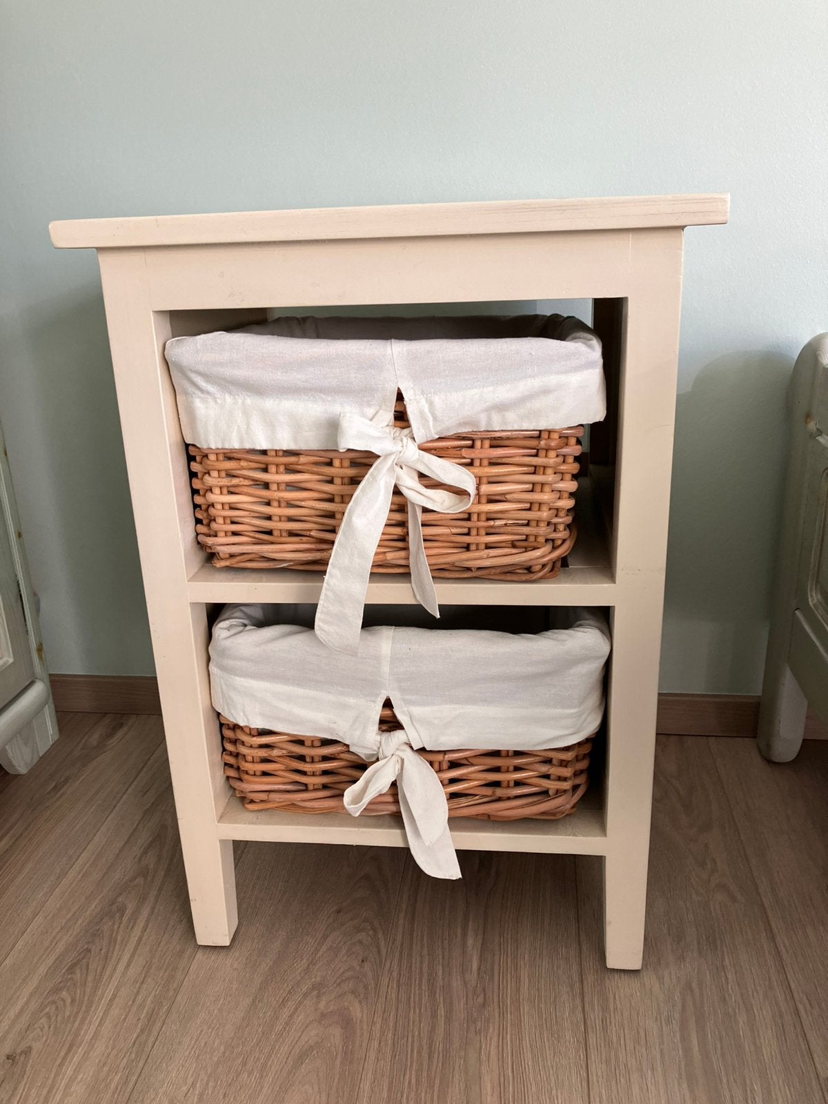 Bijzetkast met mandjes, Huis en Inrichting, Ophalen, Gebruikt, 1 of 2 laden, 50 tot 100 cm