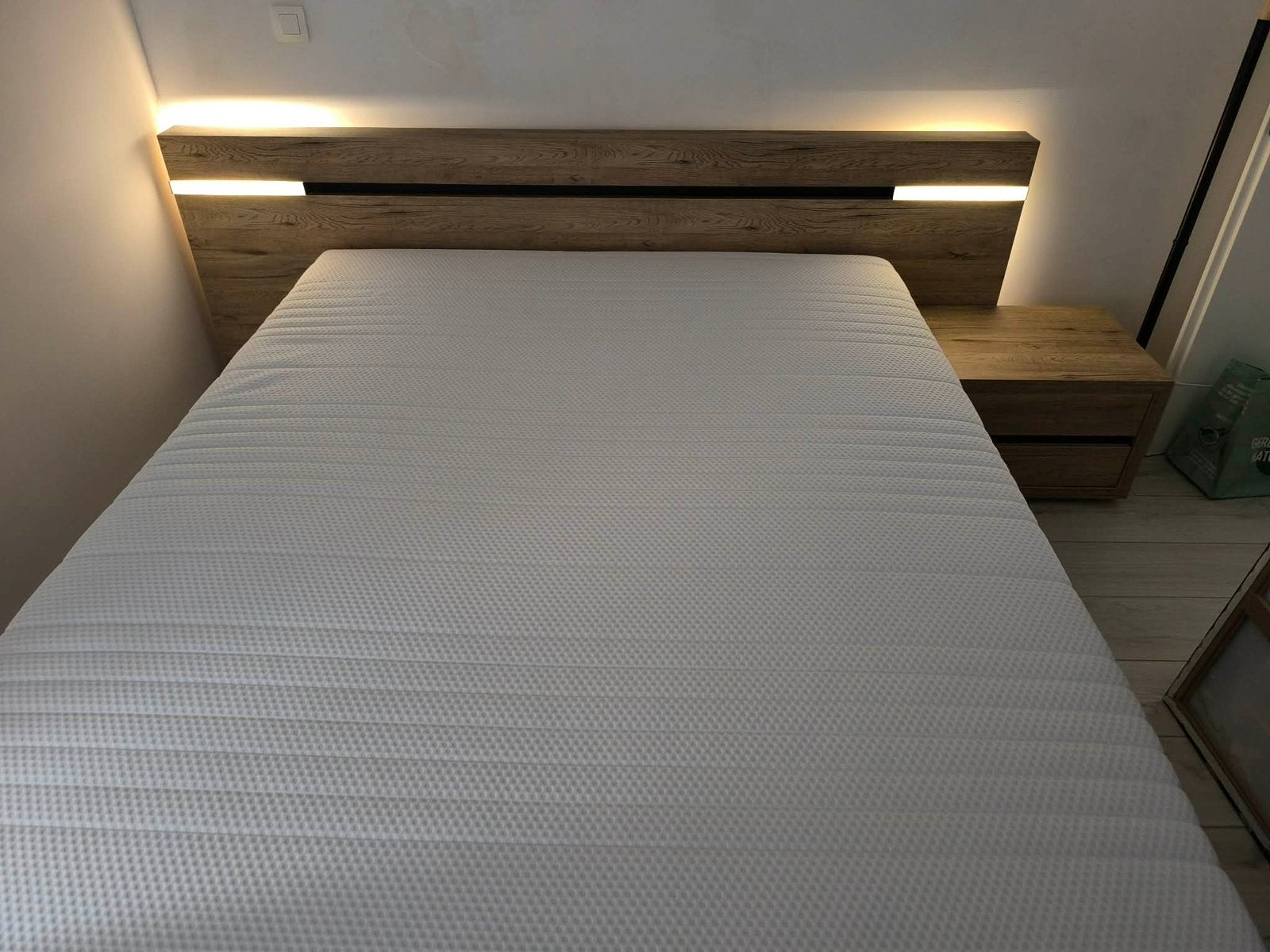 Lit + tablette et double sommier chambre Olivia meuble belot, Maison & Meubles, Chambre à coucher | Lits, Enlèvement ou Envoi