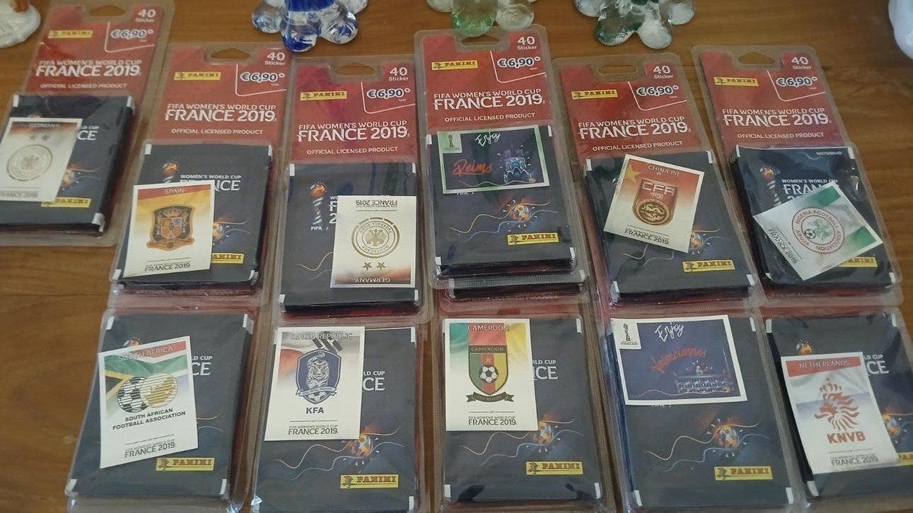 Panini dames 2019 blister 8 zakjes, Ophalen of Verzenden, Nieuw, Meerdere stickers