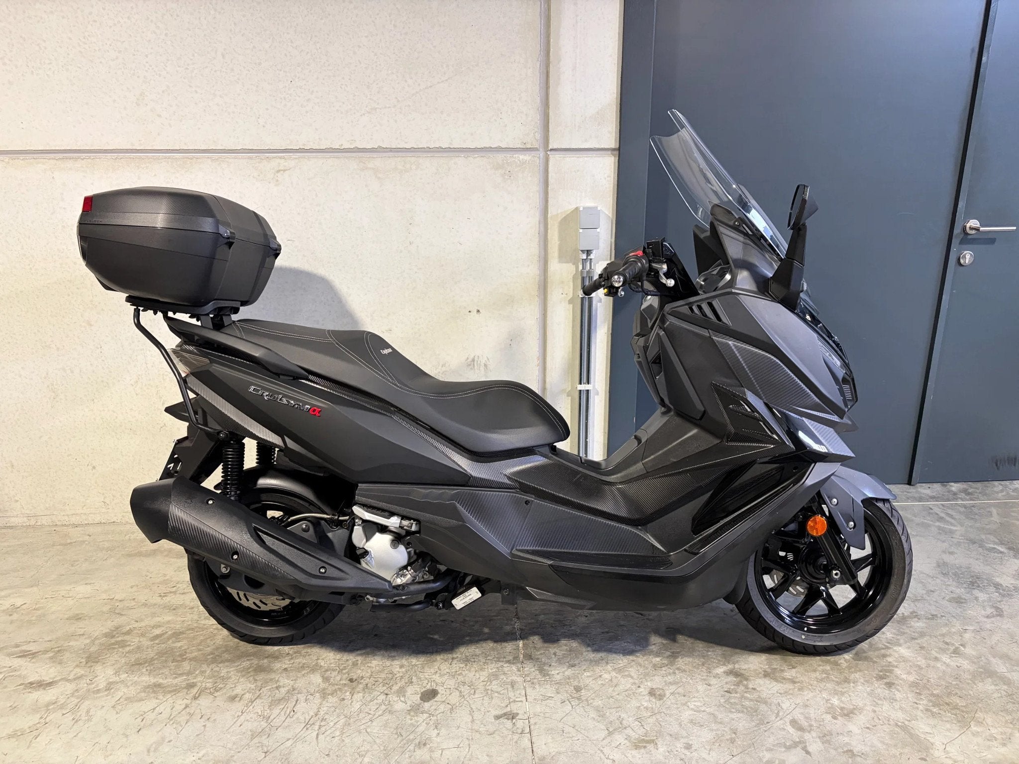 SYM Cruisym 300 abs luxescooter met topcase, 300 cm³, Scooter, Entreprise, 12 à 35 kW