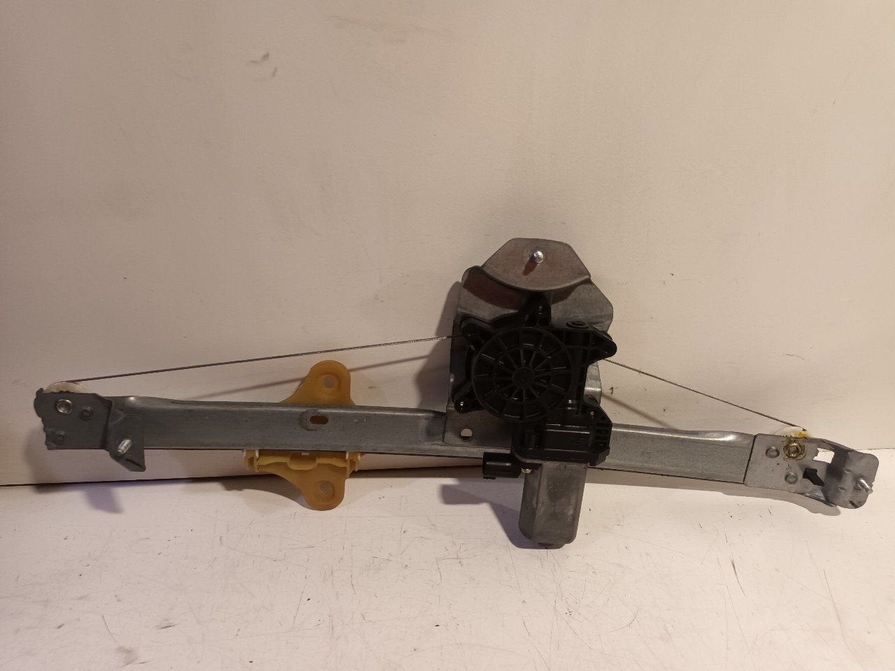 Raammechaniek elektrisch rechts voor Renault Clio, Onderdelen@venauto.nl, Van der Ven Autorecycling B.V., Ettenseweg 76, 4706 PB Roosendaal, The Netherlands