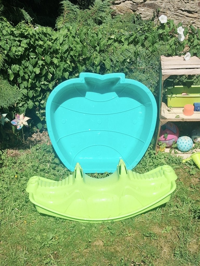 Balançoire à bascule et bac à sable, Enfants & Bébés, Jouets | Extérieur | Bacs à sable, Enlèvement, Utilisé
