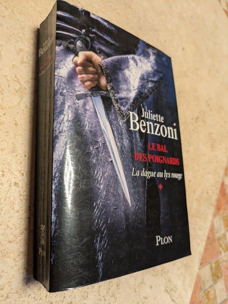 Le bal des Poignards (Juliette Benzoni)., Livres, Romans, Utilisé, Juliette Benzoni., Europe autre, Envoi