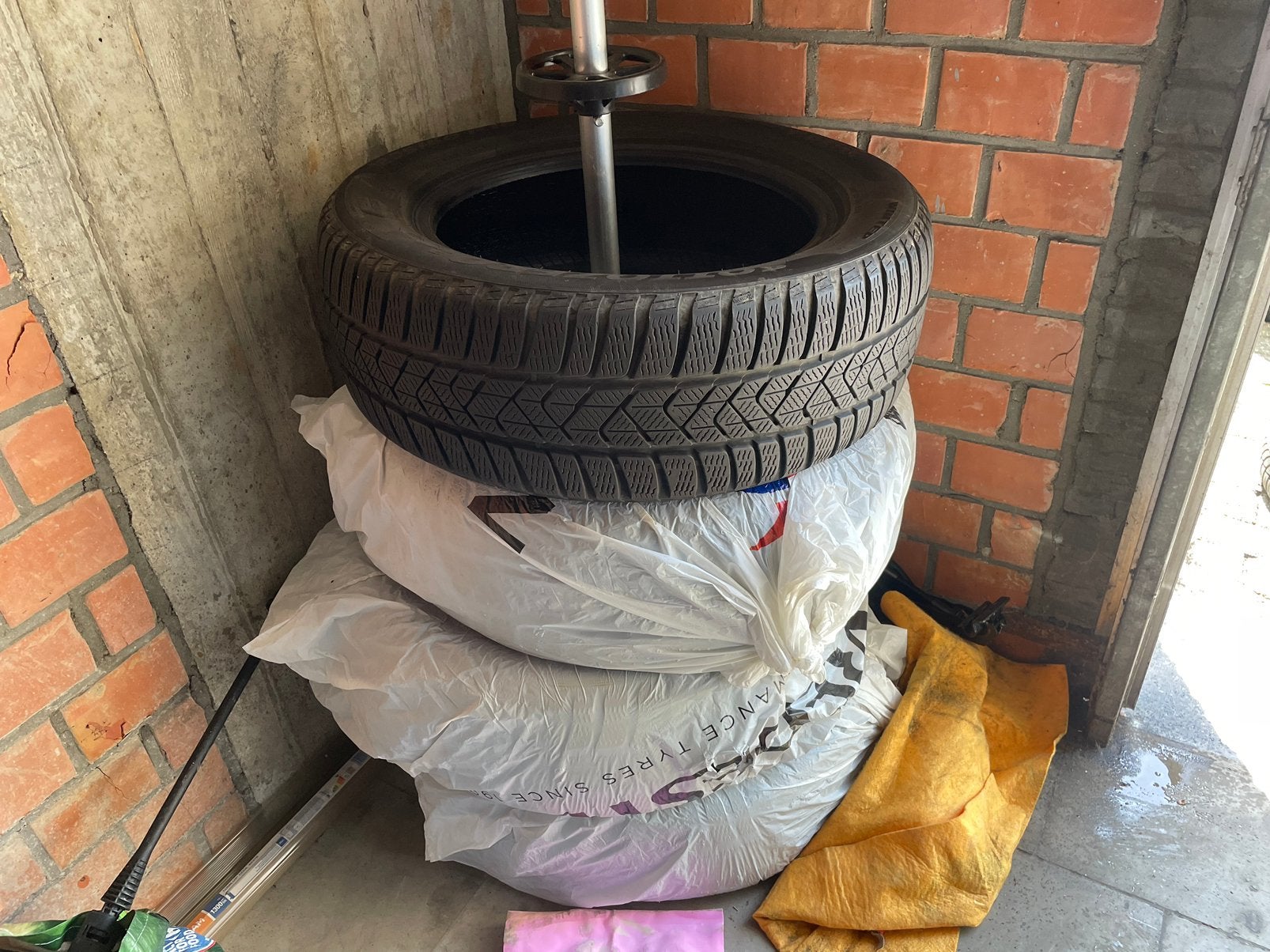 Set winterbanden – 4 stuks – Pirelli – 205/60 R16, Auto-onderdelen, Banden en Velgen, Gebruikt, 16 inch, Band(en), Personenwagen