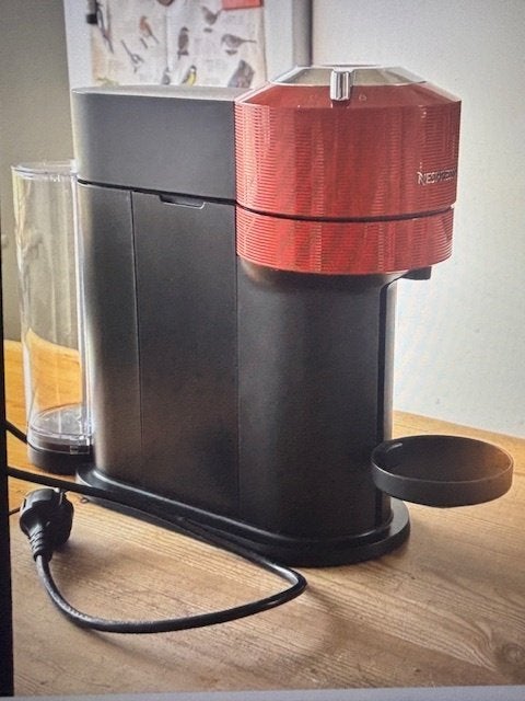 Nespresso Vertuo Next, Electroménager, Cafetières, Réservoir d'eau amovible, Utilisé, Dosettes et capsules de café, 2 à 4 tasses