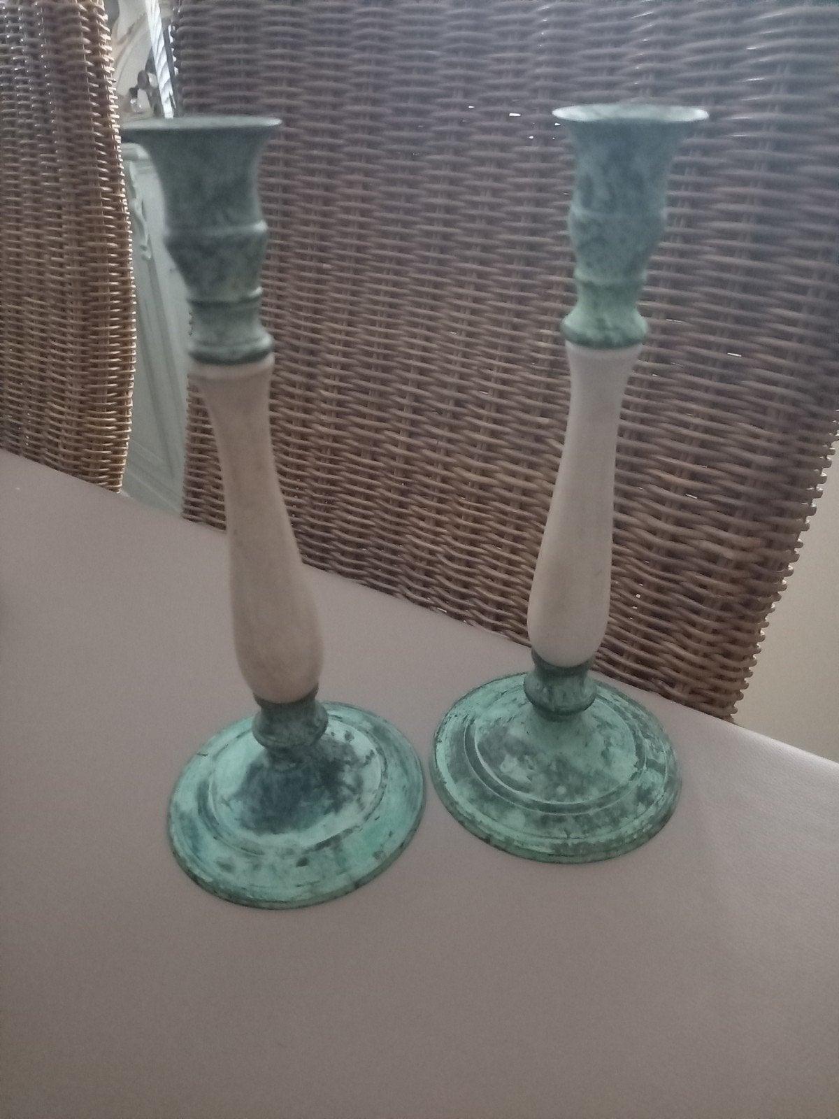 2 kandelaars 23cm hoog in ijzer en hout, Ophalen of Verzenden, Hout