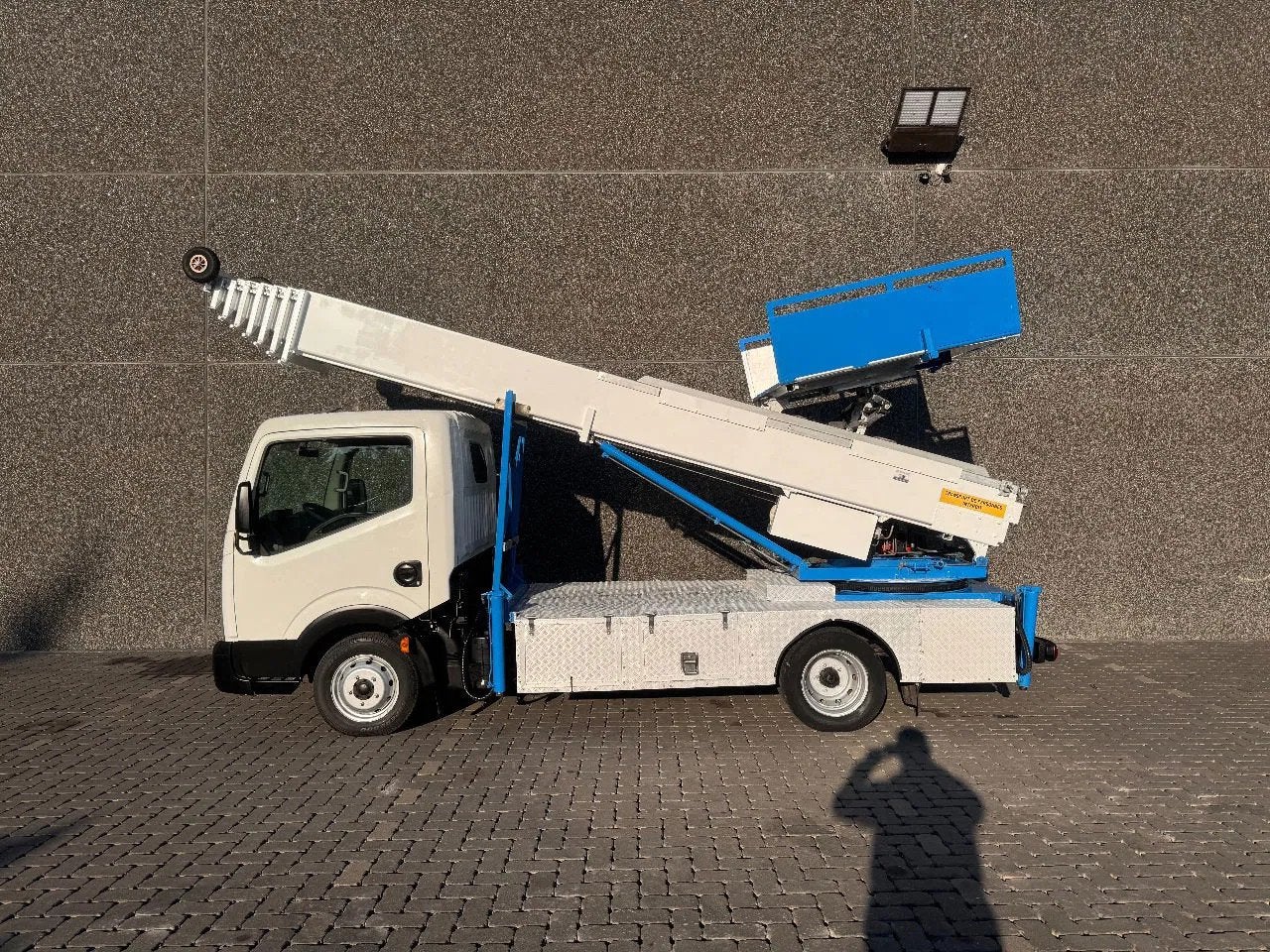 Nissan Cabstar KLAAS HV33/5M ONLY 1620HRS !, Autos, Camionnettes & Utilitaires, Achat, Entreprise, 131 ch, 96 kW