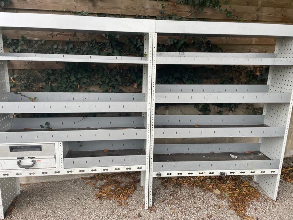 Camionette inrichting, Enlèvement
