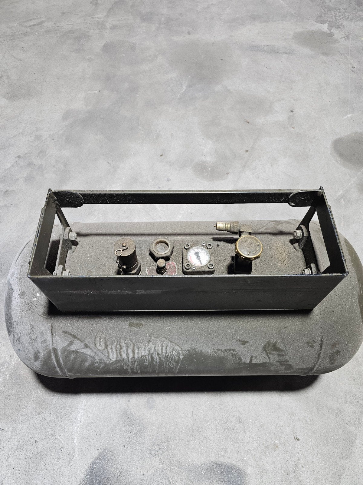 "Liggende" lege gastank 40 ltr voor bv heftruck, Ophalen, Heftruck