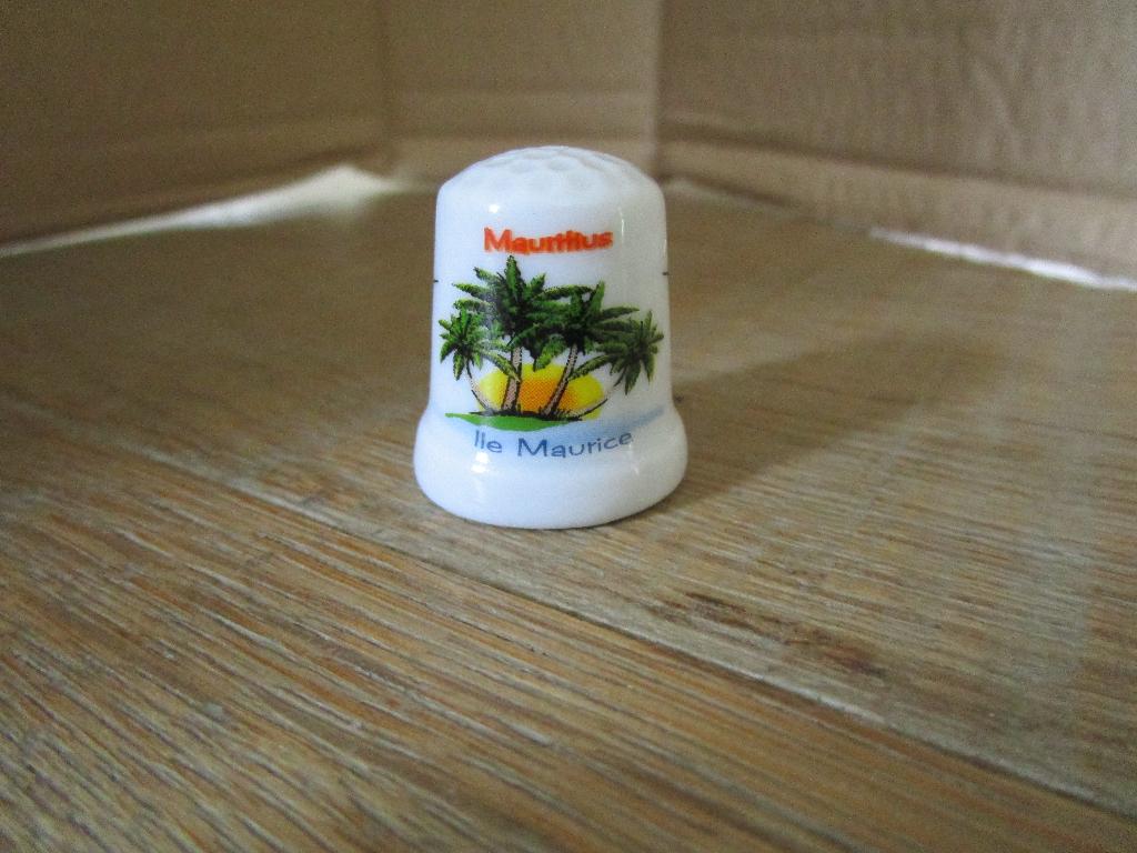vingerhoedje Mauritius, Verzamelen, Vingerhoedjes, Ophalen of Verzenden, Nieuw, Porselein
