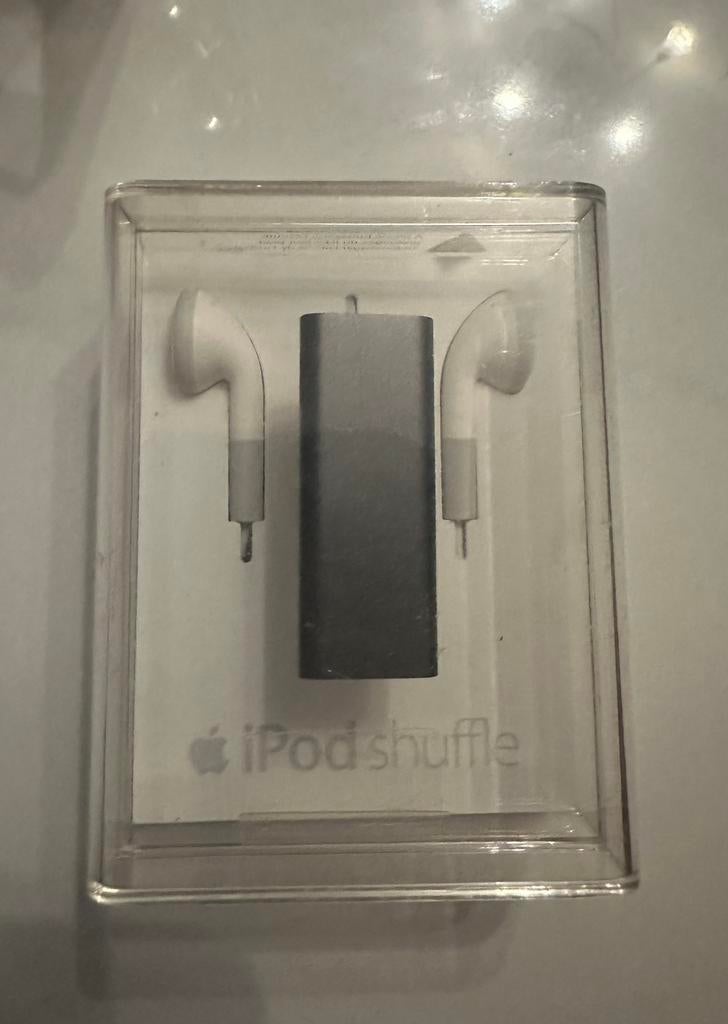 iPod Shuffle 2e generatie, Shuffle, Ophalen of Verzenden, Zo goed als nieuw, Zilver
