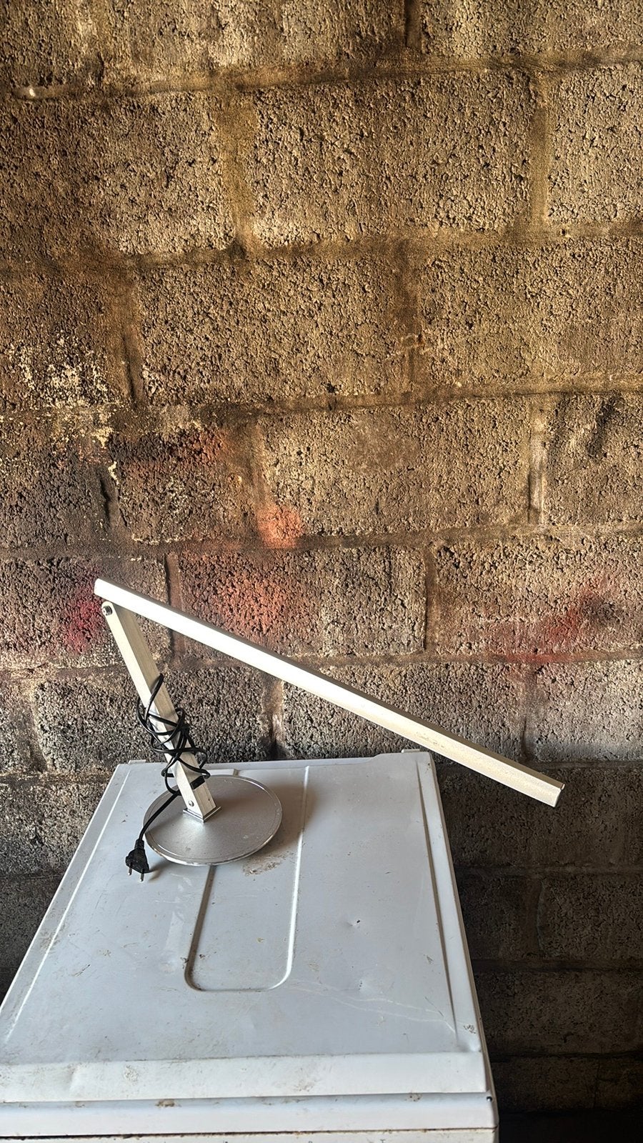 Titre : Lampe de bureau articulée en métal  Prix : 15 €, Enlèvement, Comme neuf, Rond, Métal