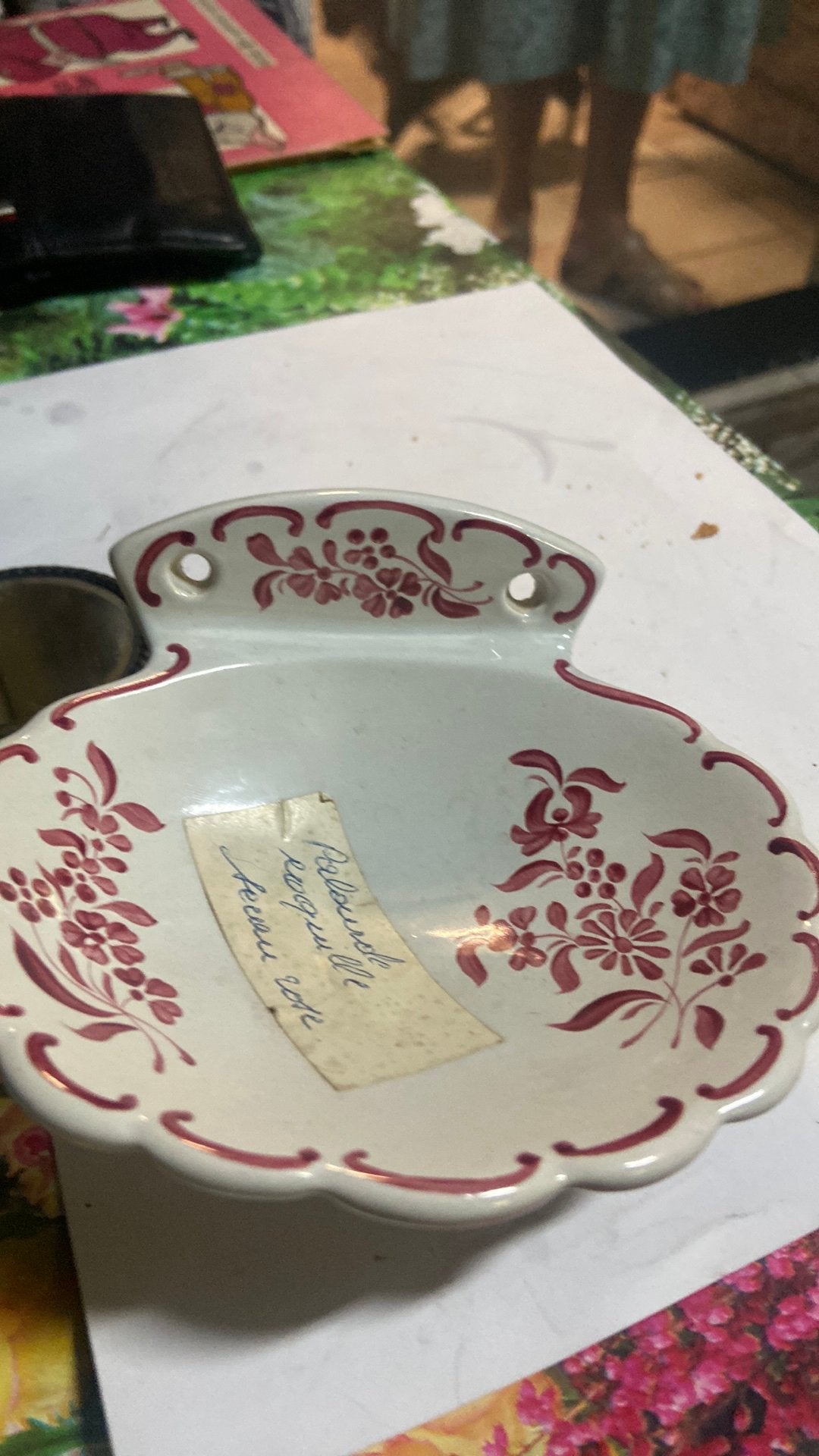 Ancien porte-savon des années 1950 environ, Enlèvement