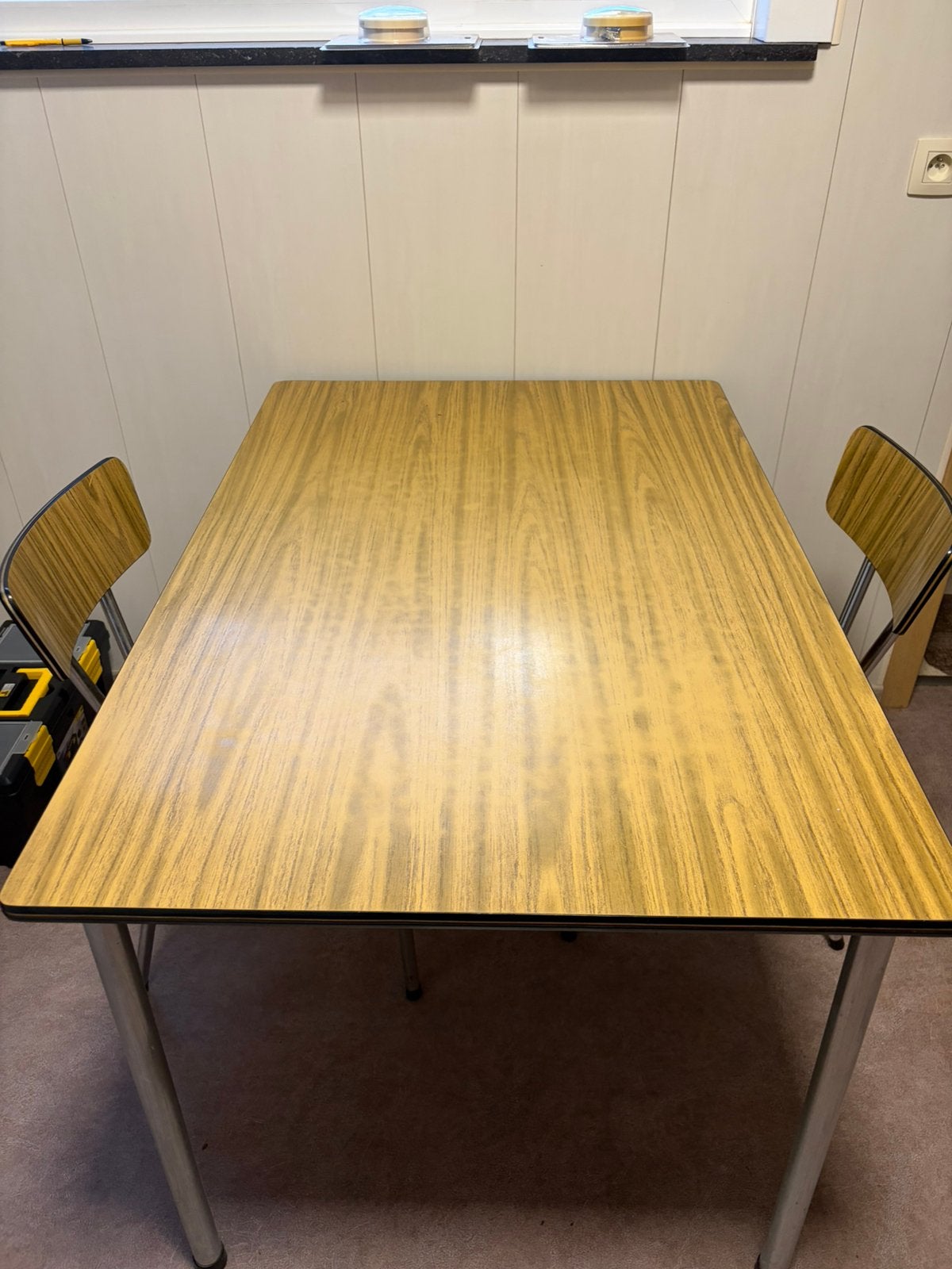 Formica tafel met 4 stoelen, Ophalen, Zo goed als nieuw