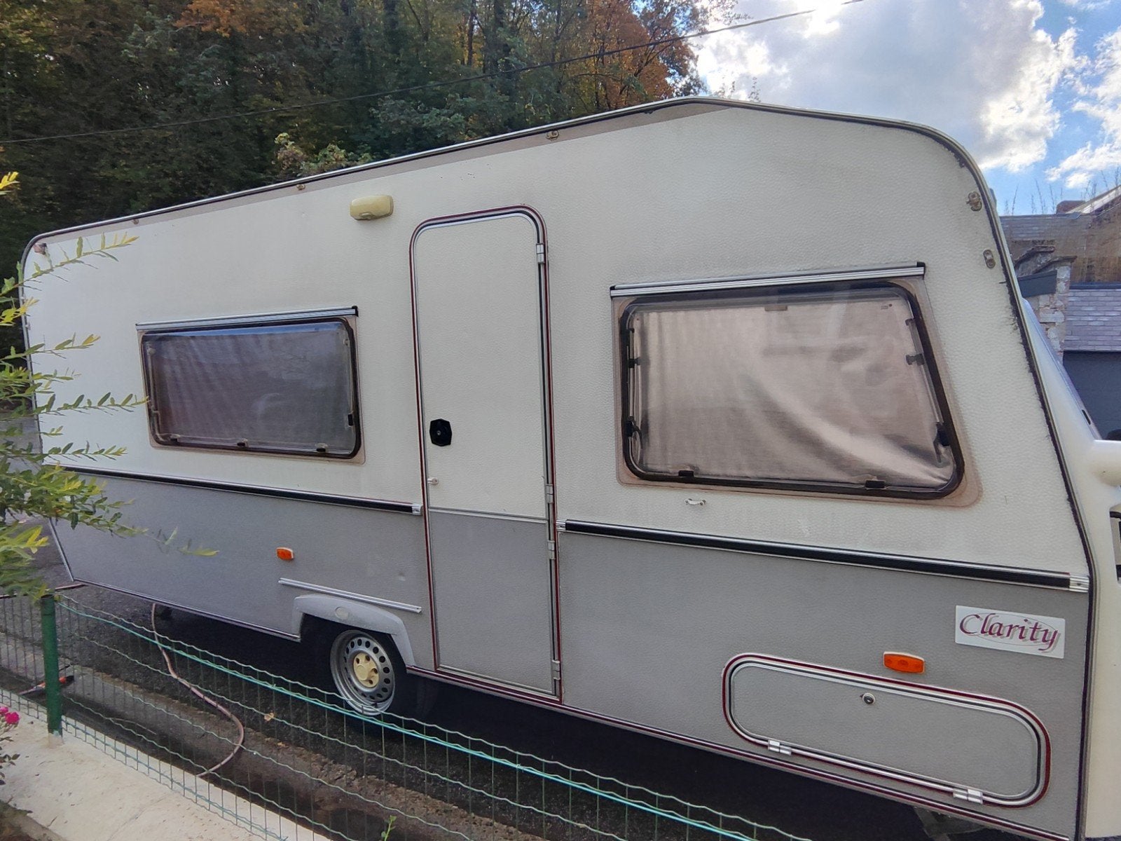 Chateau Clarity 496 stacaravan uit 1996, Caravans en Kamperen, Chateau, Dwars-stapelbed, Particulier, 6 tot 7 meter