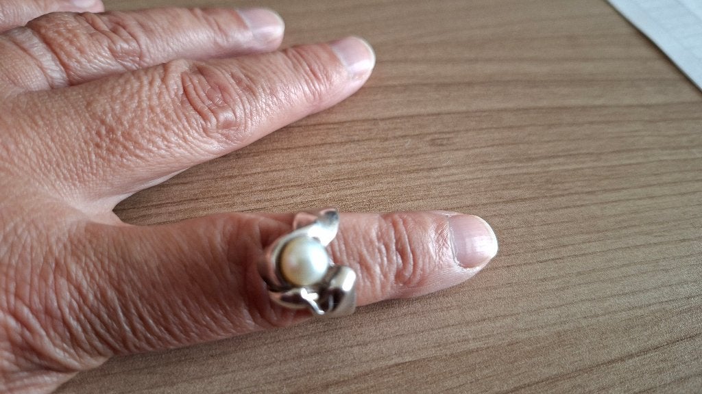 zilveren ring met parel, Gebruikt, Ophalen of Verzenden, 17 tot 18, Dame