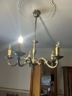Lustre classique à 5 branches, Enlèvement