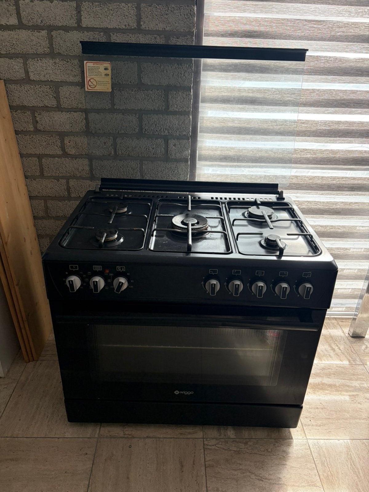 Wiggo Vrijstaand Gasfornuis met Oven - Zwart, Ophalen of Verzenden, Zo goed als nieuw, Vrijstaand