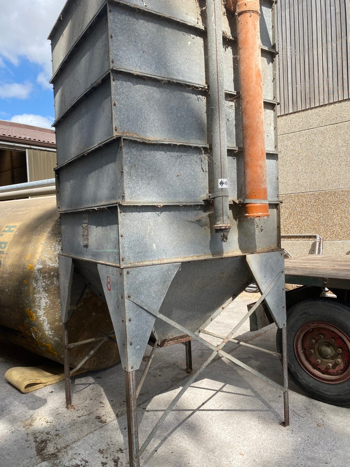 Ijzeren silo met schuif, Dieren en Toebehoren